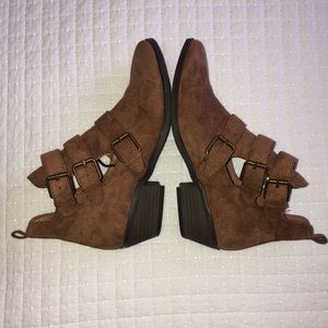 Target Universal Thread Booties
